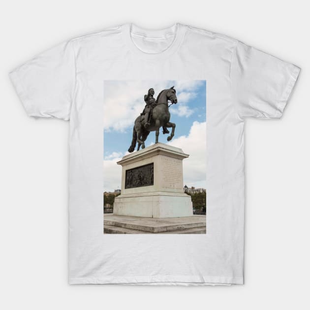 Equestrian Statue of King Henri IV © T-Shirt by PrinceJohn